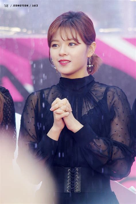 Twices Jeongyeon Wows Fans With Pretty Feminine Styling Koreaboo