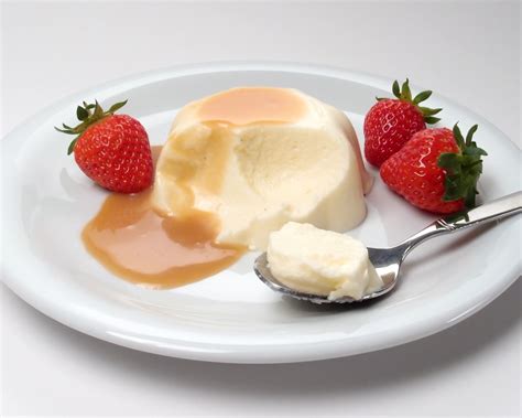 Filebavarian Cream Strawberries Caramel Sauce Spoon Wikimedia