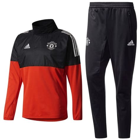 The official manchester united website with news, fixtures, videos, tickets, live match coverage, match highlights, player profiles, transfers, shop and more. Manchester United UCL technical trainingsanzug 2017/18 ...