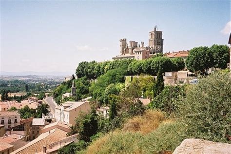 Béziers is also perfectly situated for excursions into the haut languedoc, a rugged and untamed mountainous region of picturesque stone villages and cascading mountain streams.although this is one of the smaller and poorer towns of the region, time here is rarely wasted and an amble through the old town, bordered on three sides by the orb river and a canal, is extremely agreeable. Turismo en Béziers, Francia: Opiniones, consejos e ...