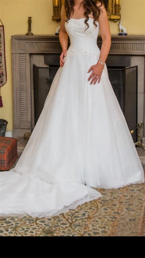 Amanda wyatt is one of the uk's most famous bridal designers. Amanda Wyatt Snowdrop Used Wedding Dress Save 50% - Stillwhite