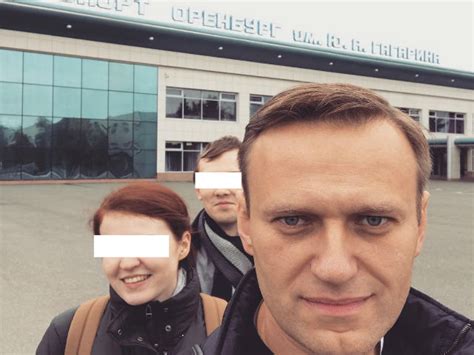 Адвоката политика с ним не пустили. Алексей Навальный прилетел в Оренбург на митинг