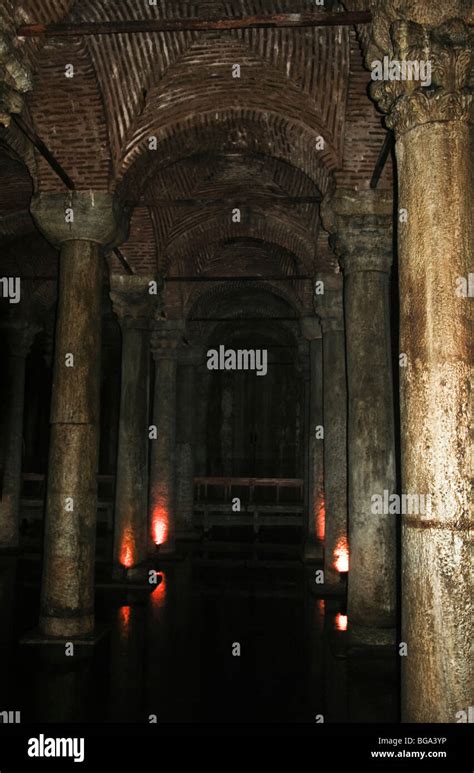 La Cisterna Bas Lica Yerebatan Sarayi Distrito De Sultanahmet En Estambul Turqu A Europa