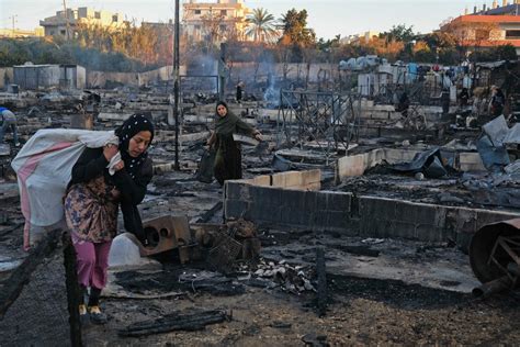 بسبب إشكال فردي جناة يقدمون على حرق خيم للاجئين السوريين في لبنان Cnn Arabic