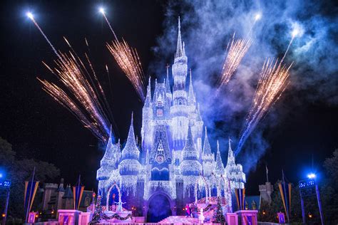 ‘a Frozen Holiday Wish Begins At Magic Kingdom Park Tonight Disney