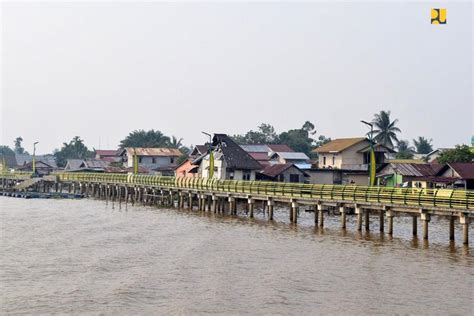 Pontianak masih beraya di kg batu 2012 telefilem. Melihat Kampung Beting, Waterfront City Terbaik Menurut Jokowi