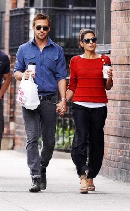 What Breakup Ryan Gosling And Eva Mendes Hold Hands While Strolling Nyc E News