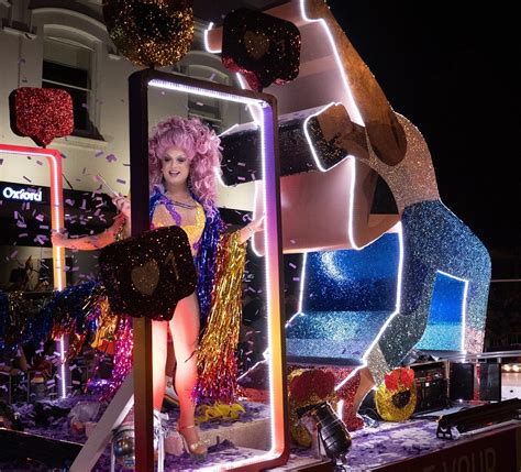 Instagram And Facebook Mardi Gras Float Is Totally In Vogue B T