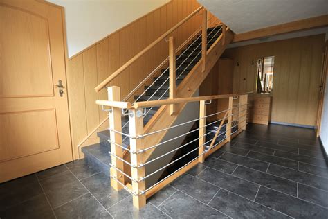 Treppengeländer aus holz wegen umbau abzugeben. H&K Treppenrenovierung: Holztreppengeländer renovieren? So ...