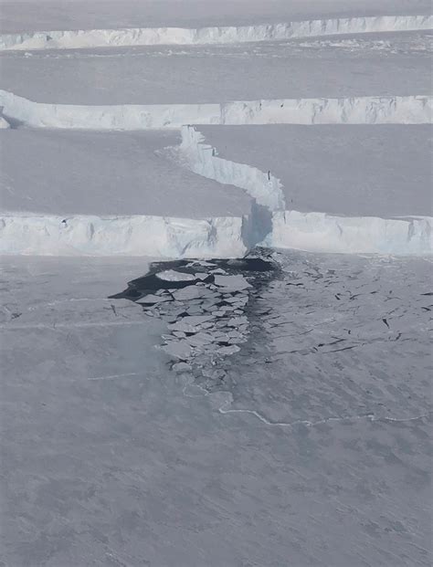 Massive Antarctic Iceberg Spotted On Nasa Operation Icebridge Flight