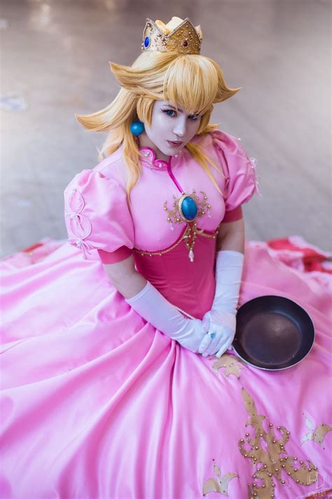 Princess Peach Cosplay By Leatlass Rgaming