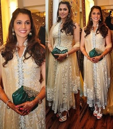Apply These Smart Tips To Look Slim In Anarkali Suits
