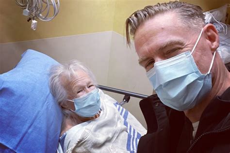 Bryan Adams Thanks Bc Hospital For Caring For Mom Vancouver Is Awesome