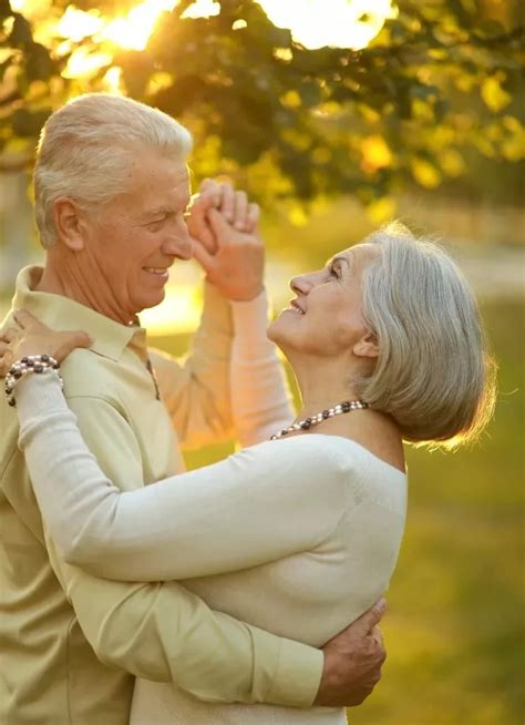 позы для фотосессии пожилой пары Яндекс нашлось млн результатов Couples Âgés Cute Old