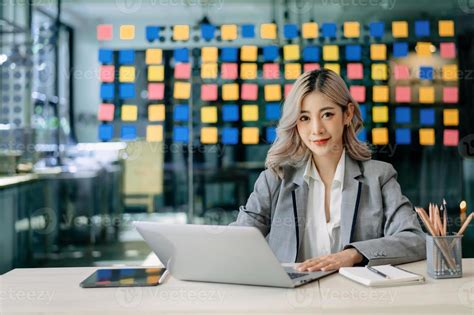 Young Attractive Asian Female Office Worker Business Suits Smiling At