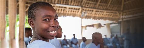 Kwake iwe heshima na uwezo wa milele! GlobalGiving - kukuza-uwezo-program