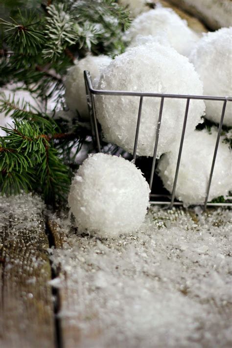 Diy Snowballs Cute Cheap Idea For Holiday Decor Cestas De Navidad