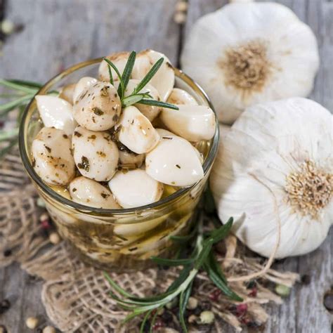 How to Store Garlic in 3 Simple Ways