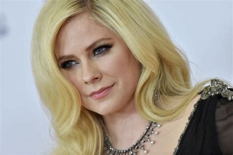 Avril Lavigne Opens Up About Lyme Disease Struggle