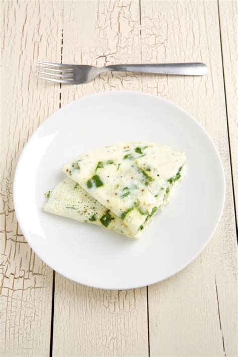 Eating eggs (the yolk included!) any time of day is a delicious and simple way to advance your weight loss goals. Spinach & Ricotta Egg White Omelette - Lose Baby Weight