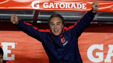 Martín bernardo lasarte arróspide (born 20 march 1961) is a uruguayan former footballer who played as a defender, currently the manager of the chile national team. Martín Lasarte se convirtió en nuevo director técnico de ...