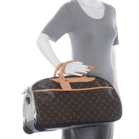 Louis vuitton introduces a special selection of the latest men's and women's leather goods, accessories and other precious tokens. LOUIS VUITTON Monogram Eole 50 | Louis vuitton, Vuitton ...