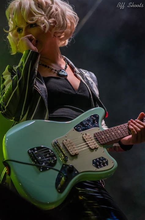 Pin By Randy Bowden On Fish Female Guitarist Women Of Rock Samantha