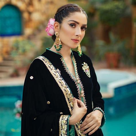 Ayeza Khan Is Looking Gorgeous In This Black And Green Dresses By Rjs