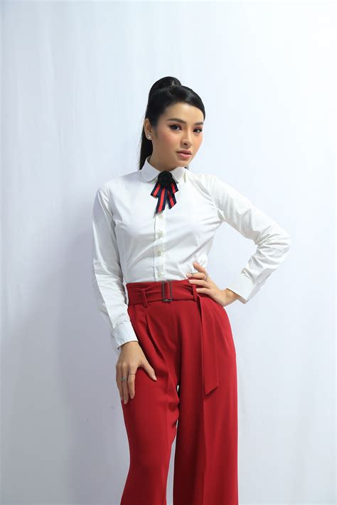 Cô là một nữ ca sĩ trẻ được rất nhiều bạn trẻ yêu mến tại việt nam. Phương Trinh Jolie: "Nhiều người mời tôi đi ăn tối giá 20 ...