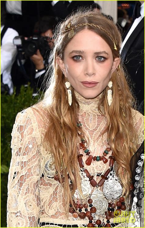Mary Kate And Ashley Olsen Arrive At Met Gala 2017 Looking Lovely In Lace