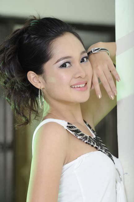 Myanmar Beautiful Model And Actress Moe Yu San