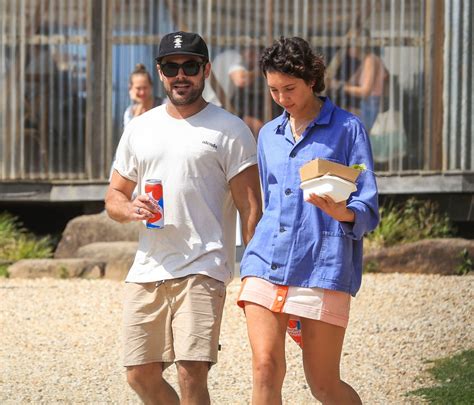 Zac efron celebrates his 33rd birthday with girlfriend vanessa valladares in australia. Zac Efron And Vanessa Valladares Did Not Leave: New Photos ...