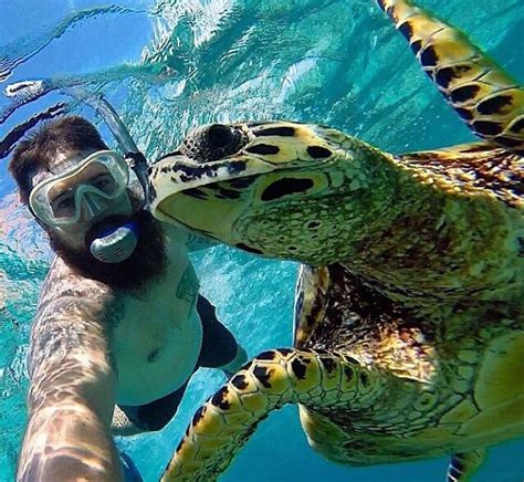15 Greatest Travel Selfies Youve Ever Seen