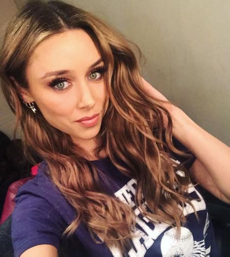 Back To The Dark Side Una Healy Debuts Stunning New Hair Style