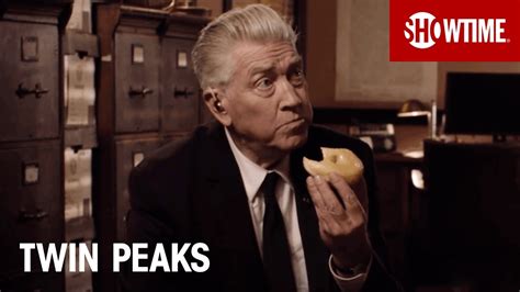 Twin Peaks David Lynch Returns As Gordon Cole Showtime Series 2017