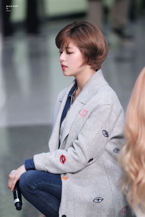 Side parted short haircut with highlights. korea korean kpop idol girl band group twice jungyeon's ...