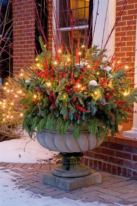 So we've gathered lots of ideas for such wreath you could wreaths are very traditional for many holidays. 26 Super Cool Outdoor Décor Ideas With Christmas Lights ...