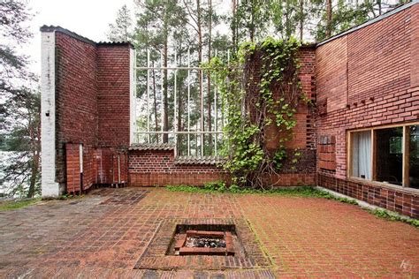 Con esta forma singulariza cada apartamento,  1  de manera que todos son distintos aun sin perder las mismas propiedades (una fachada, salida al mismo espacio, igual disposición de los espacios). MUURATSALO EXPERIMENTAL HOUSE by Alvar Aalto in 2020 | Alvar aalto, Modern architecture house ...