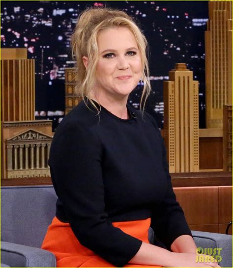 amy schumer pokes fun at plus size title on the tonight show video photo 3629730
