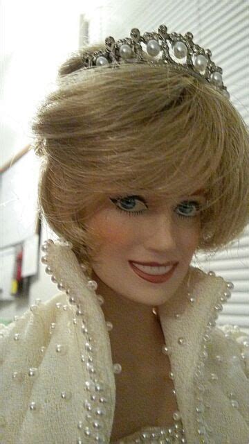 Princess Diana Porcelain 17” Doll Welvis Pearl Gown And Tiara Franklin Mint Ebay