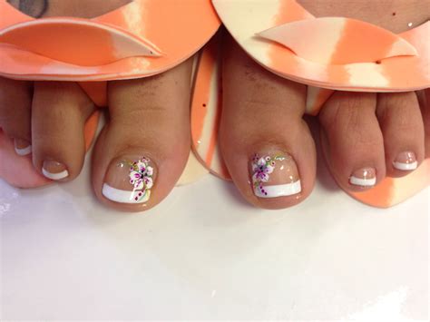 Pin By Jennifer Bloemers On Tiffy D Nail Art And More Flower Toe Nails Toe Nail Designs