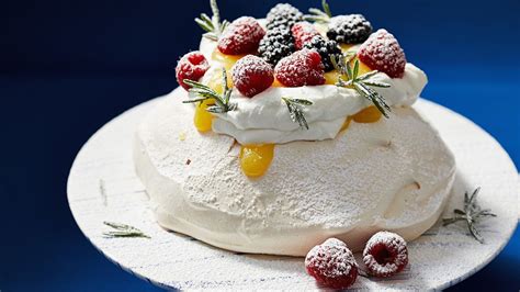 Make A Showstopping Pavlova For Dessert With Just 2 Egg Whites And Some
