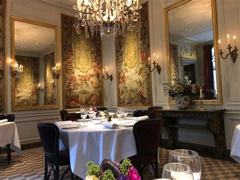 On monday until 4 pm, saturday from 4 pm to 10 pm and sunday by reservation. L'AMBROISIE, Paris - Le Marais - Restaurant Bewertungen ...