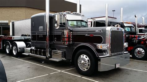 Photos Show Trucks On Display At Mid America Trucks Peterbilt Show