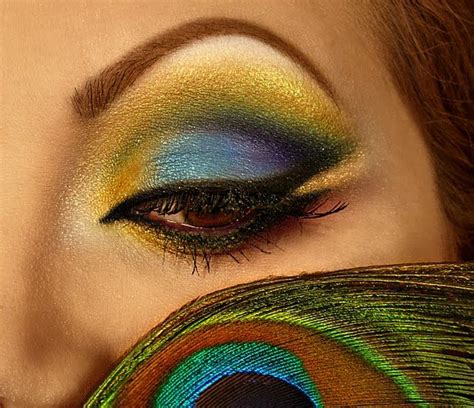 15 Amazing Peacock Inspired Eye Makeup Looks For 2024 Pretty Designs