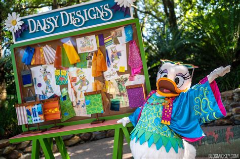 Donald Duck And Daisy Duck Meet And Greets Return To Donalds Dino Bash