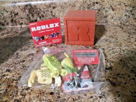 Roblox Series 4 Bombo W Code Free Shipping Wbox Mystery Pack Brand New