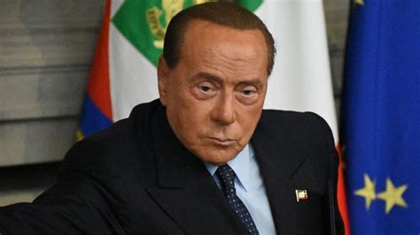 Últimas noticias de silvio berlusconi. Silvio Berlusconi hastaneye kaldırıldı