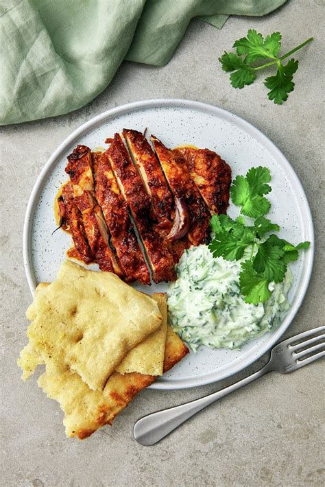 Tandoori Kylling Med Raita Og Naan Opskrift RetNemt