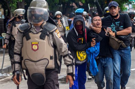 Indonesian Muslims To Bring Protest Against New Labor Law To Court
